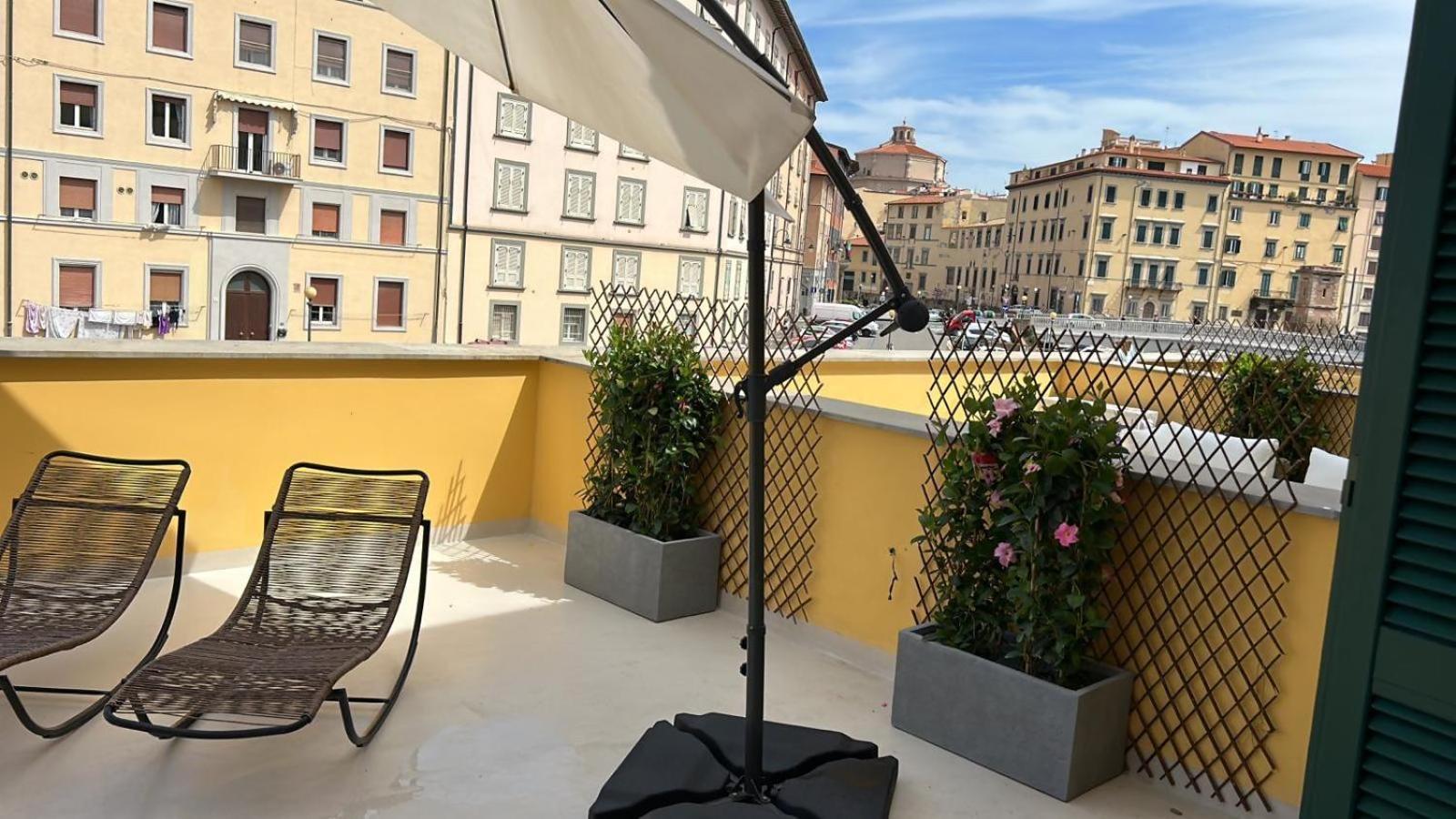 Waterfront Balcony I Grani 1 Resort Style Suite 리보르노 외부 사진